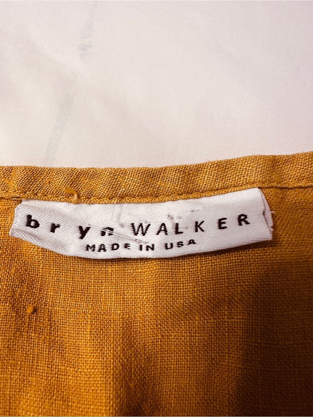 Bryn Walker Mustard Linen V-Neck Relaxed Top-Kangaroo Pocket-Size XL (estimated) - Picture 5 of 8